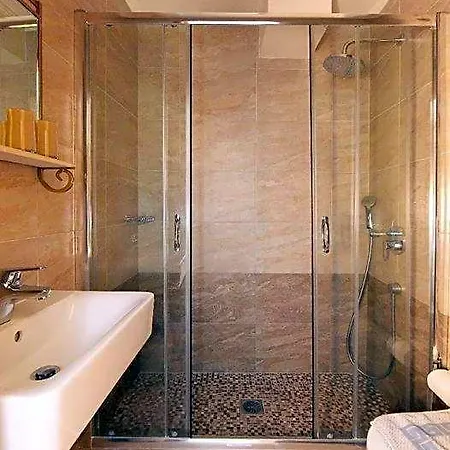 Paris Szálloda *