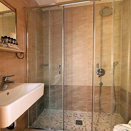 Szálloda Paris *