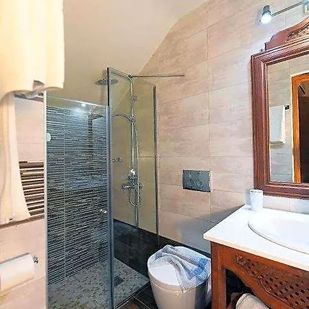 Paris Szálloda *